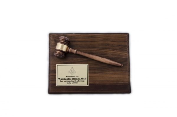 Oak wood finished plaque with gavel - AGP20